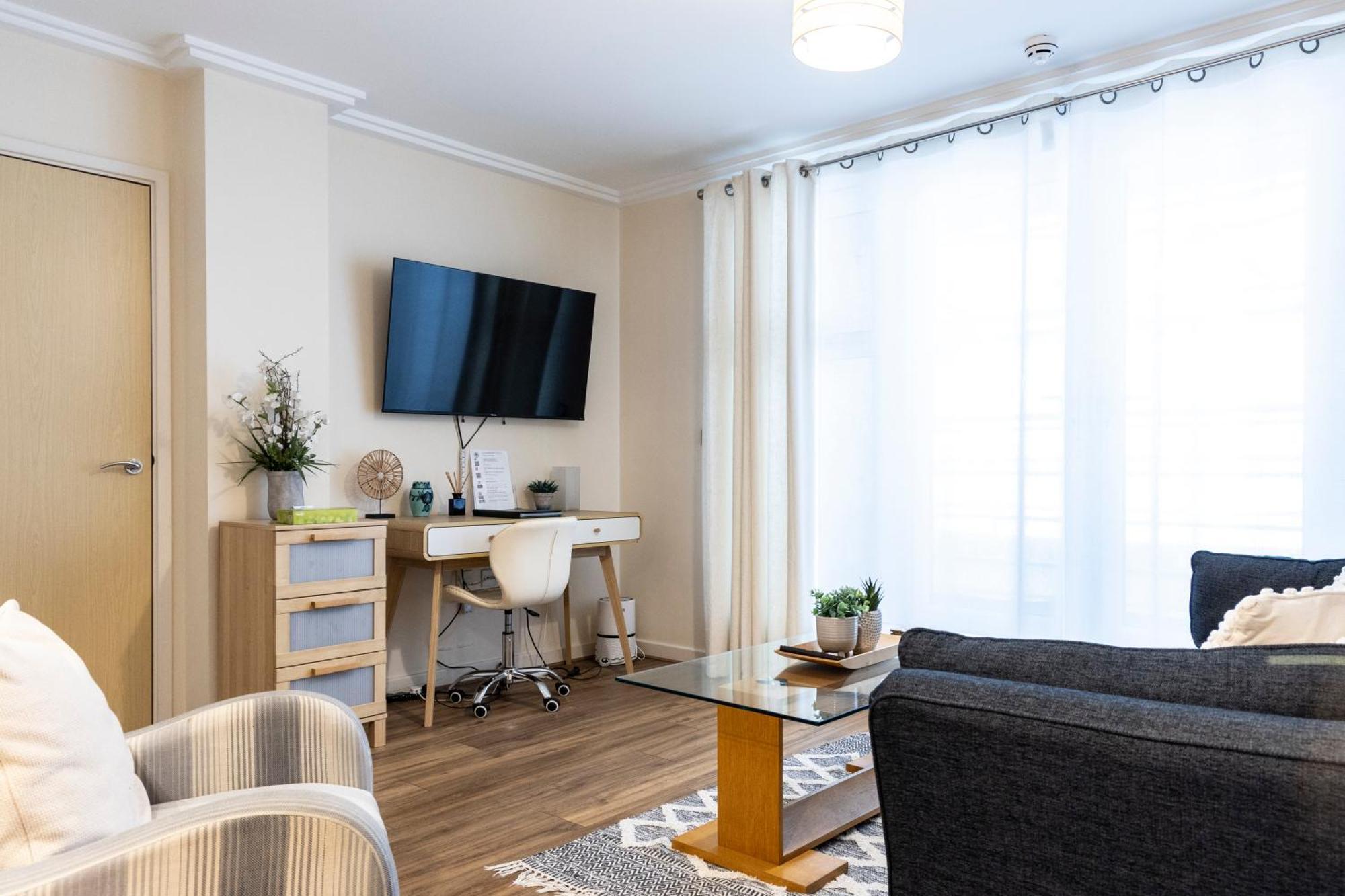 The Rose Suite Γουόκινγκ Εξωτερικό φωτογραφία